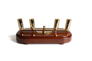 Mástil de madera de caoba con base para 4 banderas para despacho Mástil de madera de caoba con base para 4 banderas para despacho