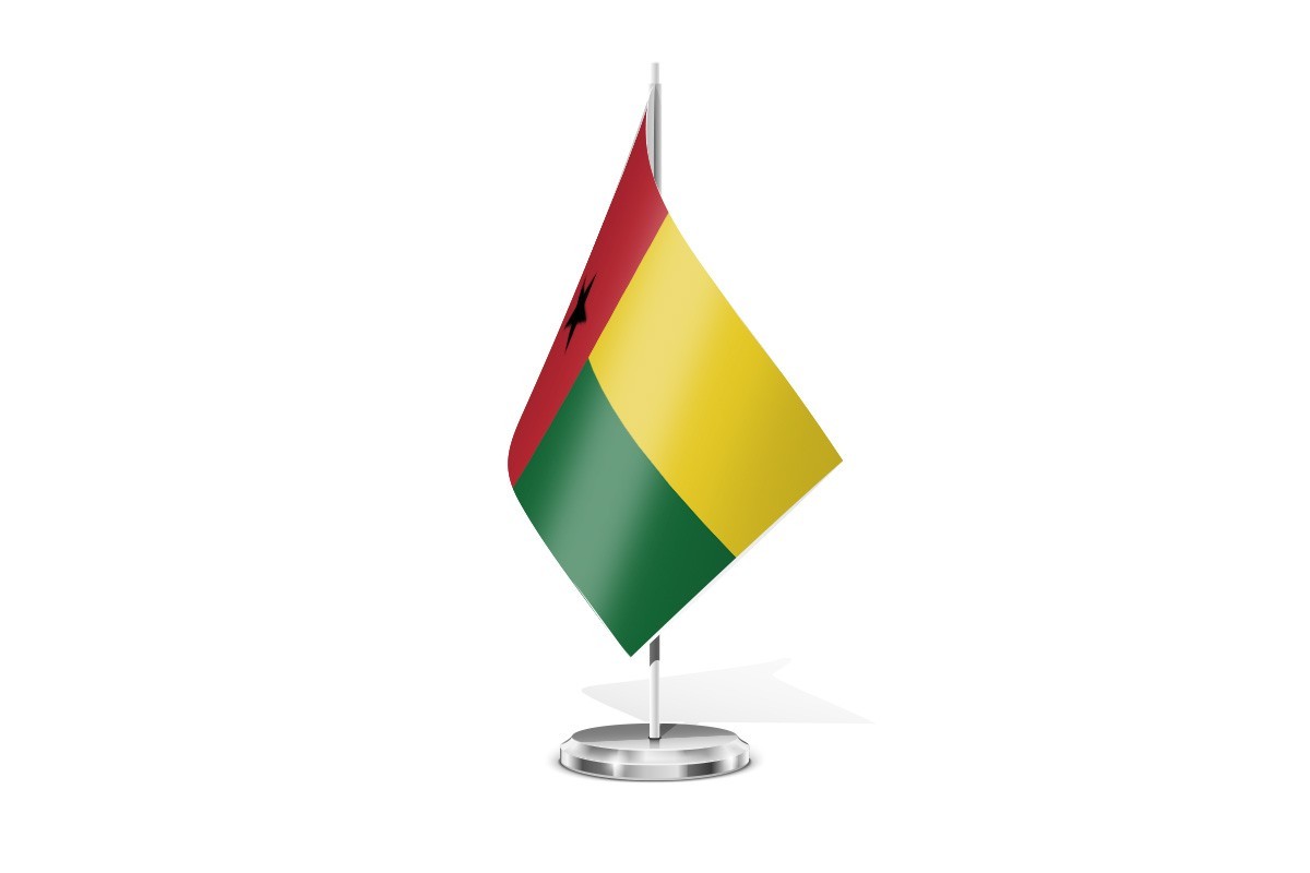 Bandera de mesa de Guinea Bissau