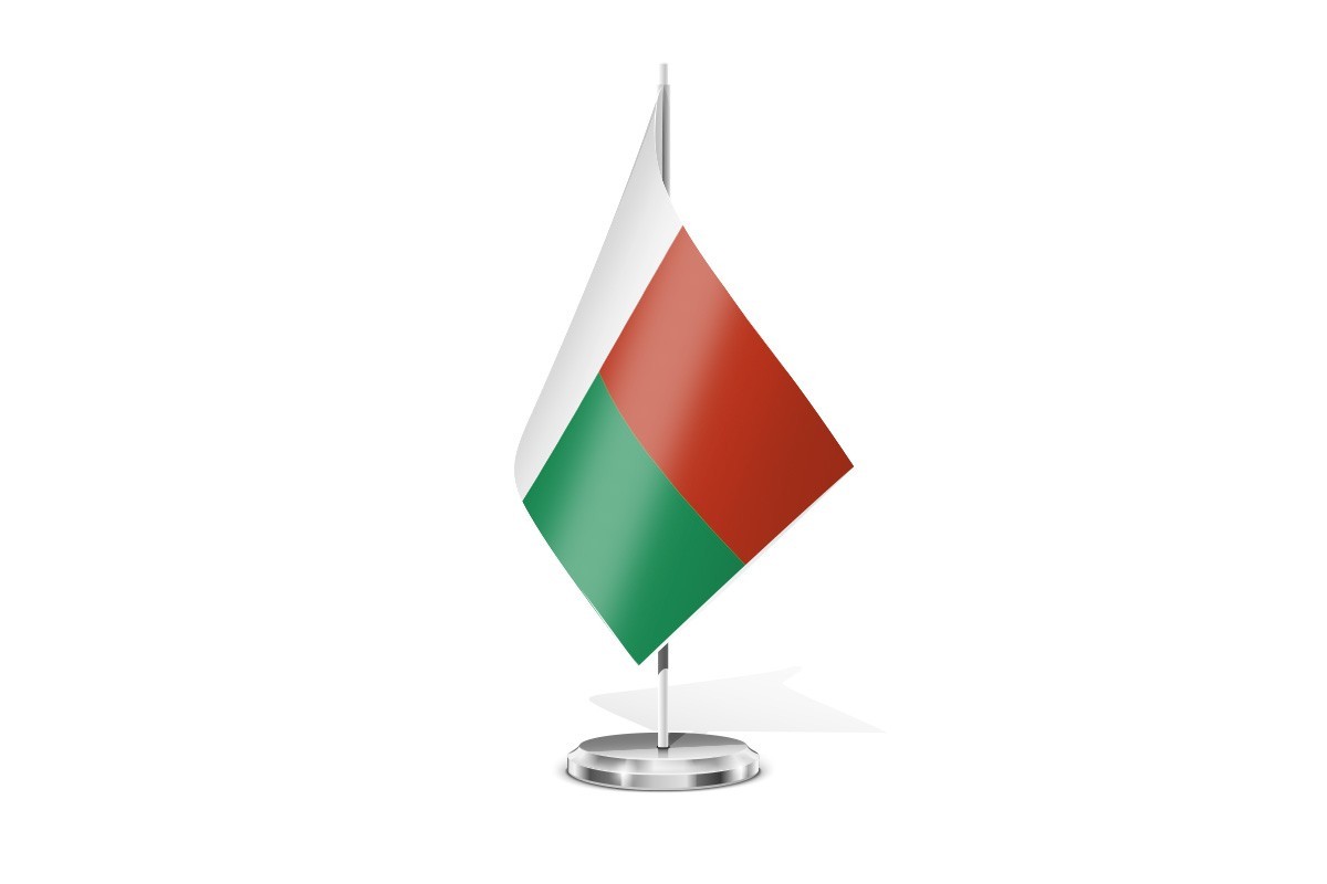 Bandera de mesa de Madagascar sin escudo