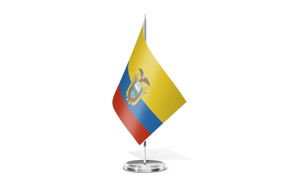 Bandera de mesa de Ecuador con escudo