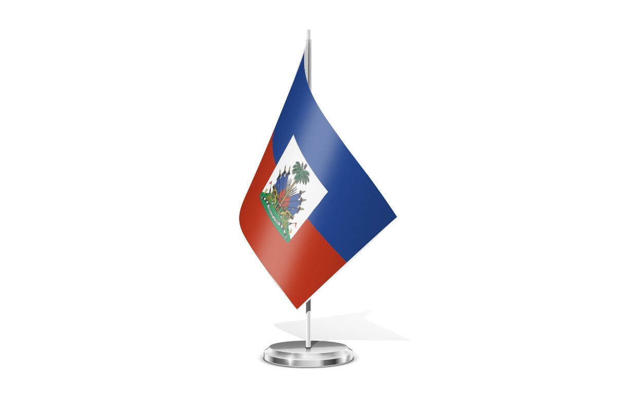 Bandera de mesa de Haiti con escudo