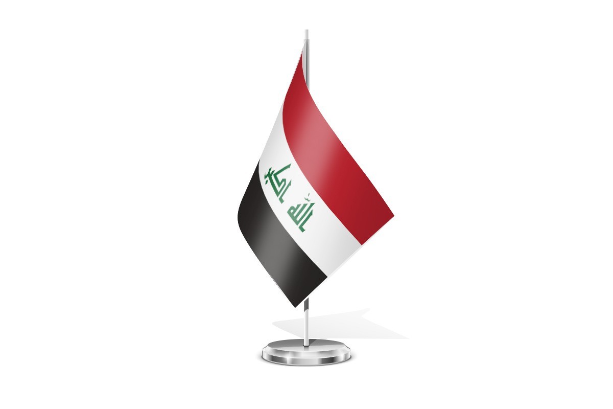 Bandera de mesa de Irak con escudo