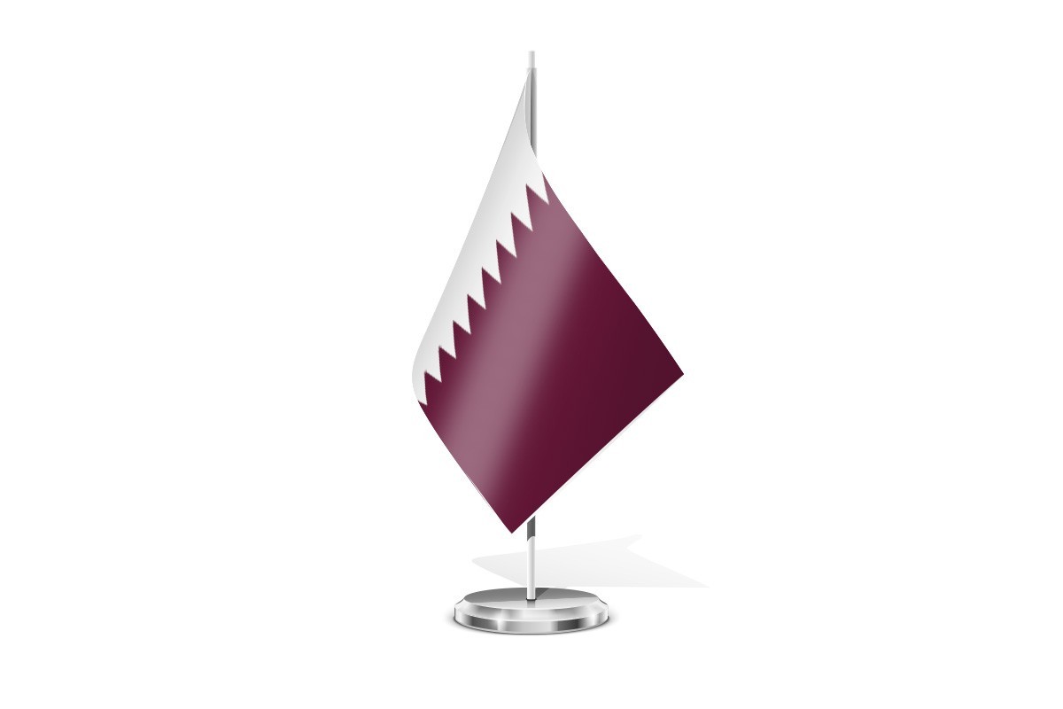 Bandera de mesa de Qatar con escudo