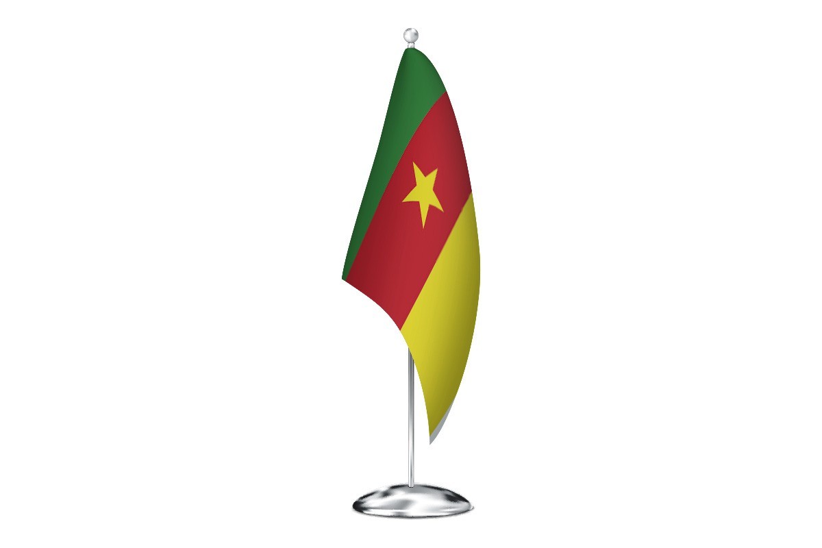 Bandera de despacho de Camerun con escudo de alta calidad