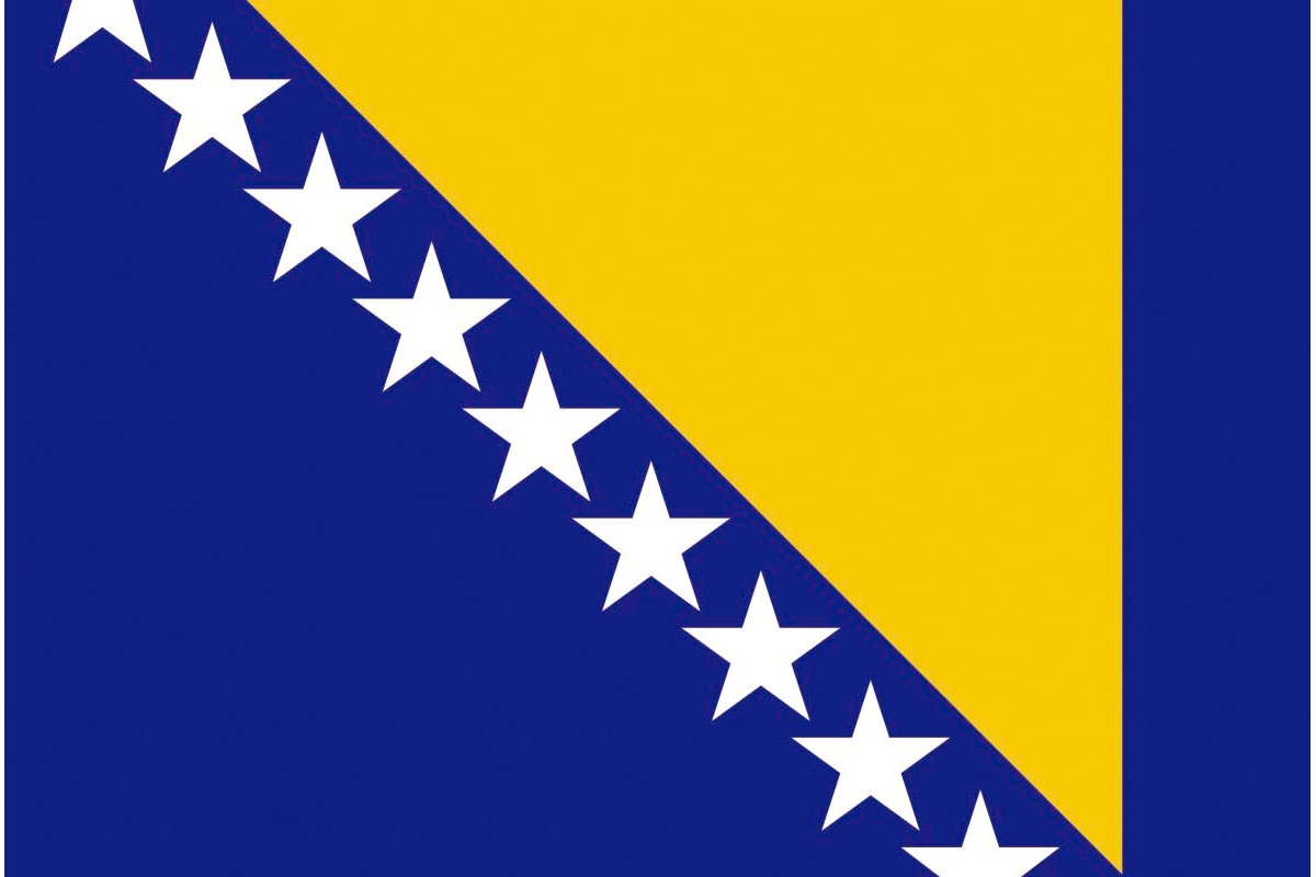 Bandera de mesa de Bosnia y Herzegobina con escudo Bandera de mesa de Bosnia y Herzegobina con escudo