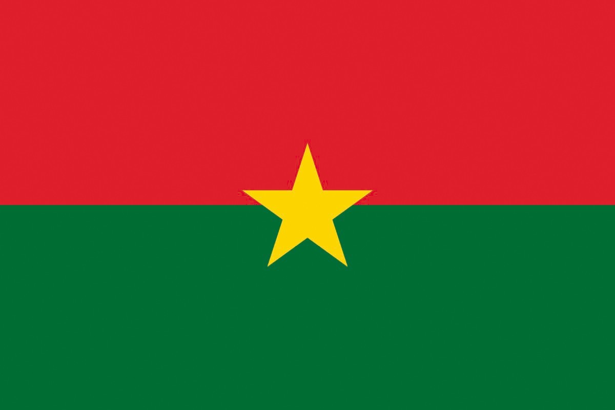 Bandera de mesa de Burkina Faso con escudo Bandera de mesa de Burkina Faso con escudo