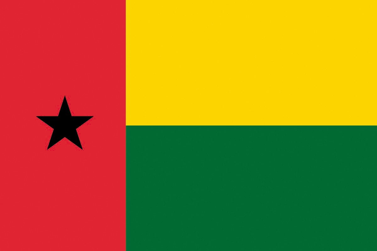Bandera de mesa de Guinea Bissau