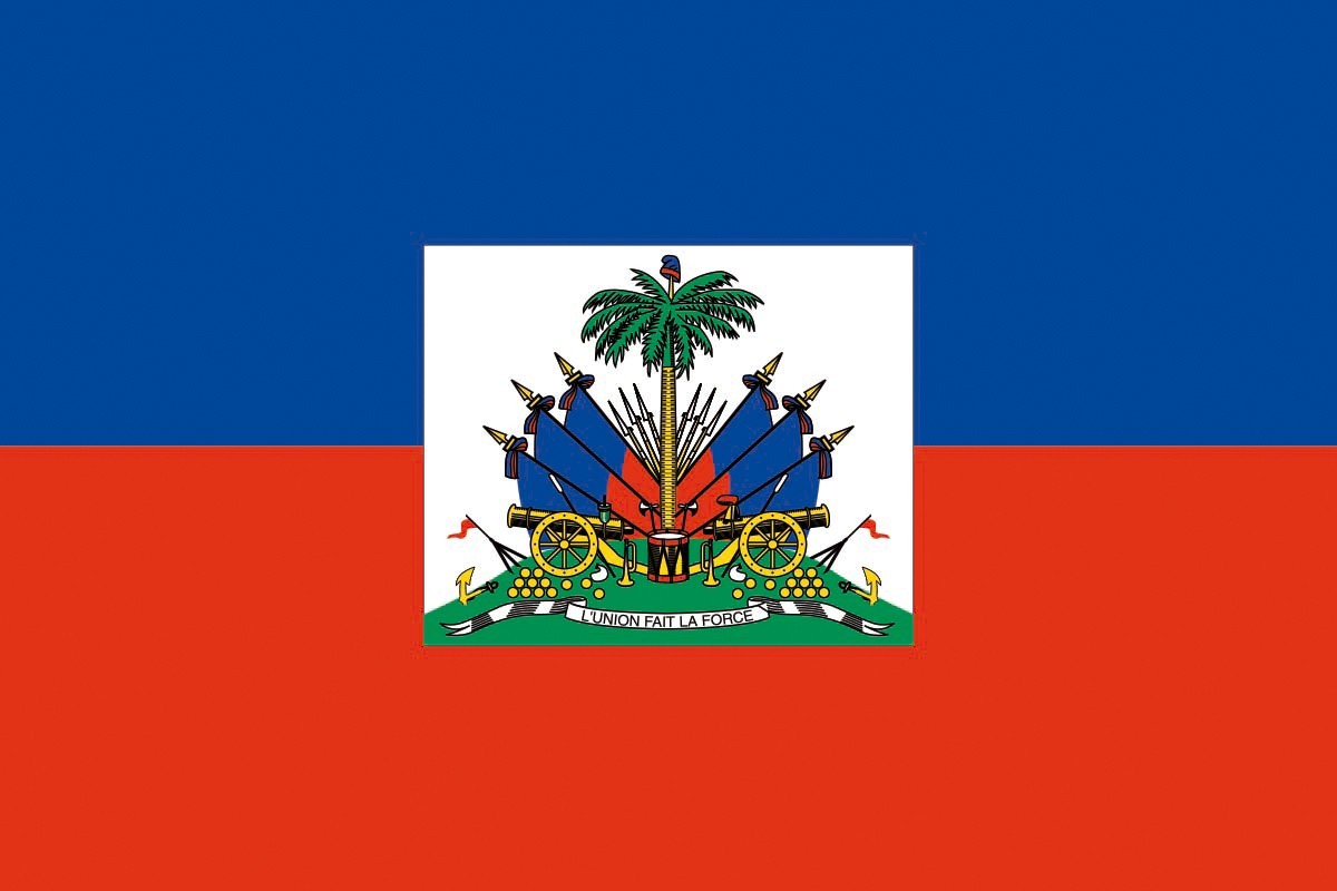 Bandera de mesa de Haiti con escudo