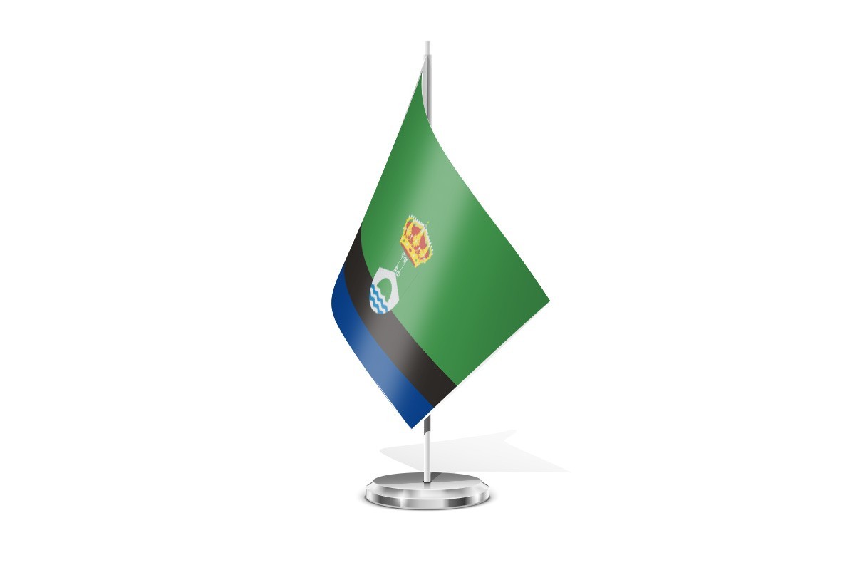 Bandera de mesa de Madrigal de la Vera