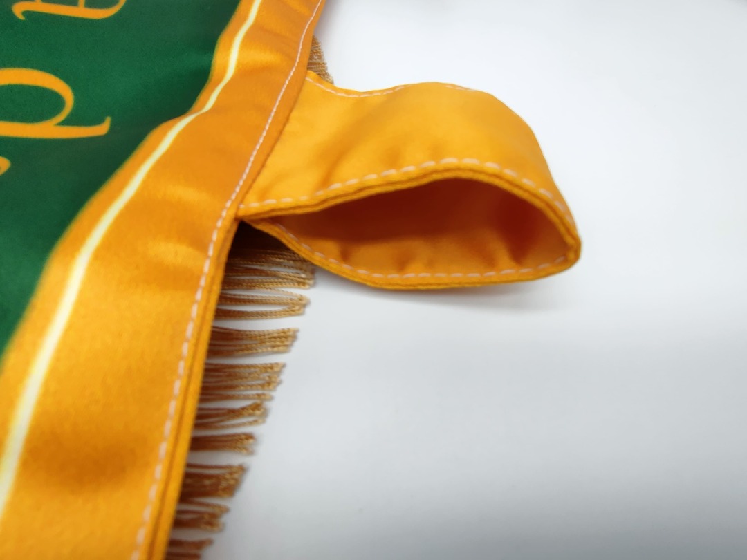 Aretes del mismo tejido